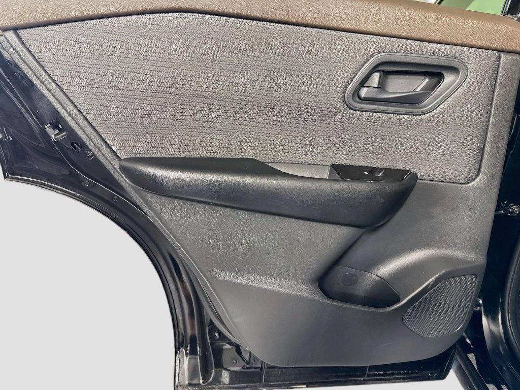 Used 2023 Nissan Rogue S FWD image 25
