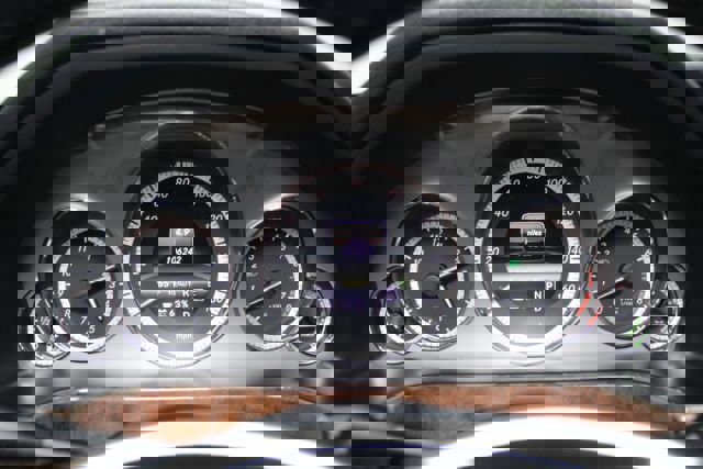 Used 2013 Mercedes-Benz E 400 Sport Sedan w/ Premium 1 Pkg image 19