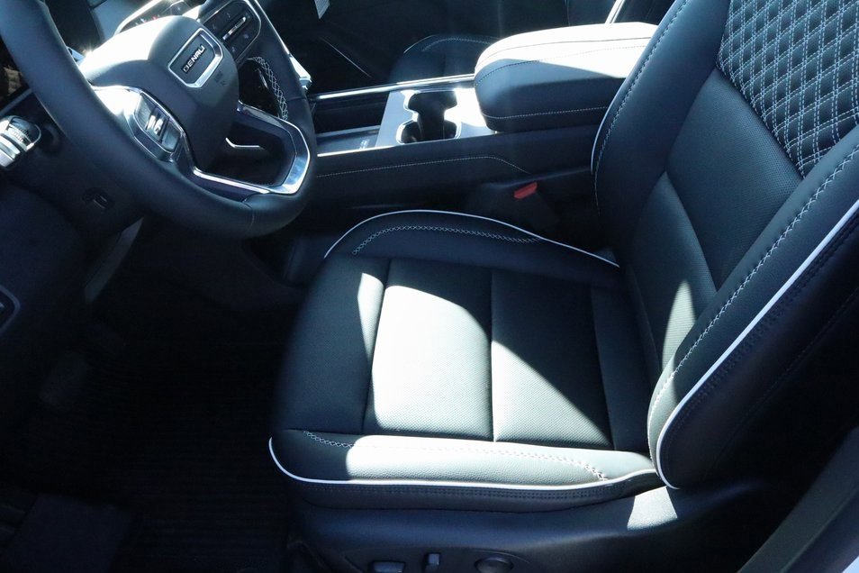 New 2026 GMC Acadia Denali w/ Super Cruise Package image 11