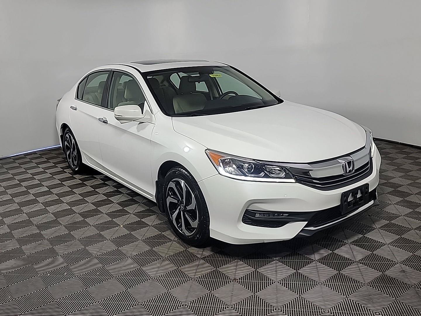 Certified 2017 Honda Accord EX image 1