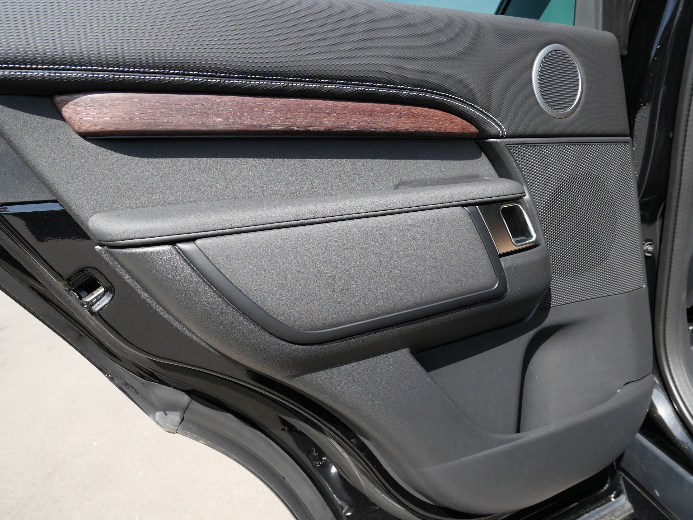 New 2026 Land Rover Discovery Dynamic SE AWD/4WD image 7