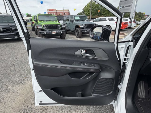 New 2027 Chrysler Pacifica LX FWD image 18