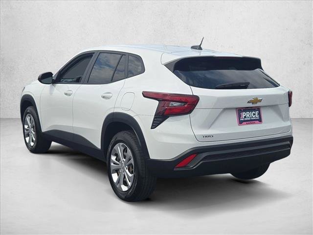 Certified 2025 Chevrolet Trax LS w/ Driver Confidence Package FWD image 8