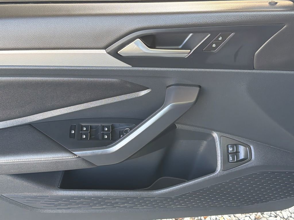 Used 2024 Volkswagen Jetta S image 3