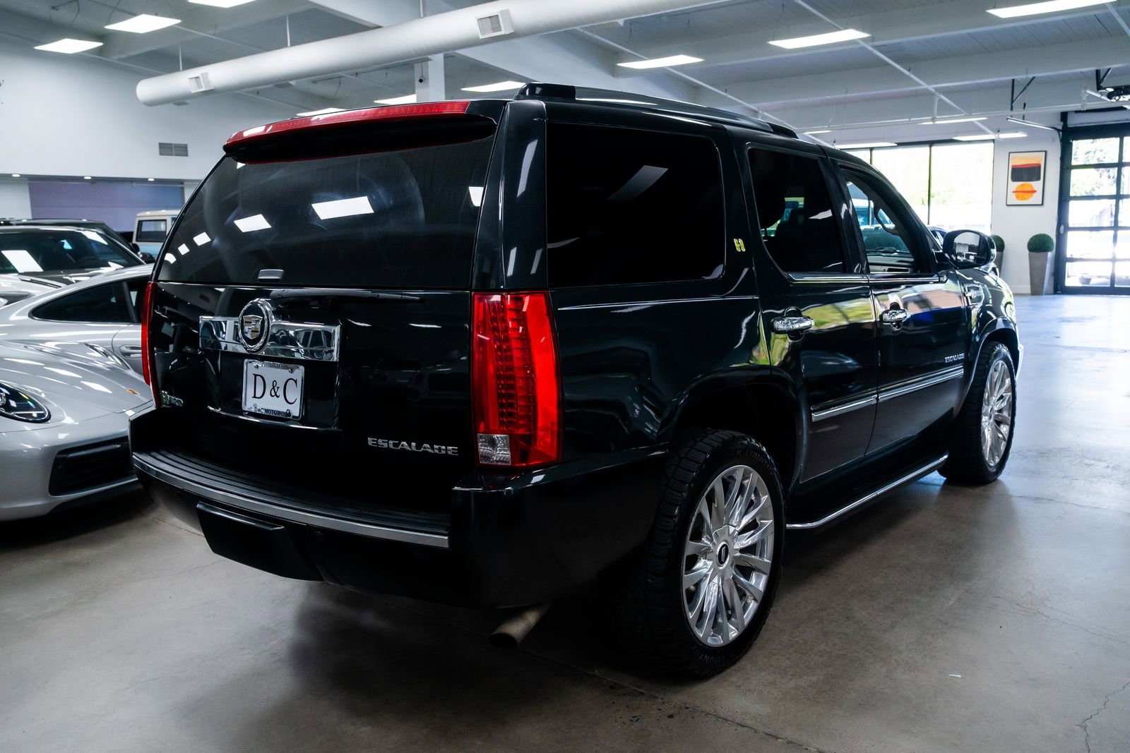 Used 2010 Cadillac Escalade 4WD Hybrid image 5