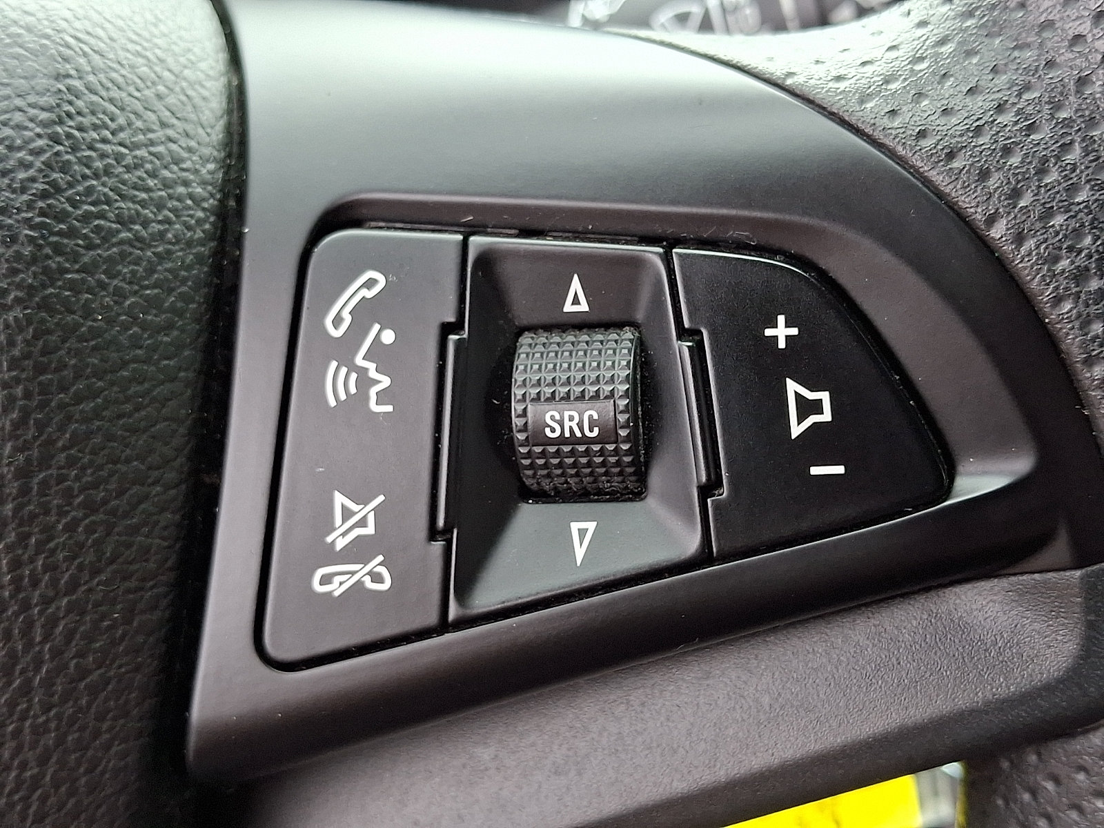 Used 2016 Chevrolet Cruze LT w/ Technology Package FWD image 23