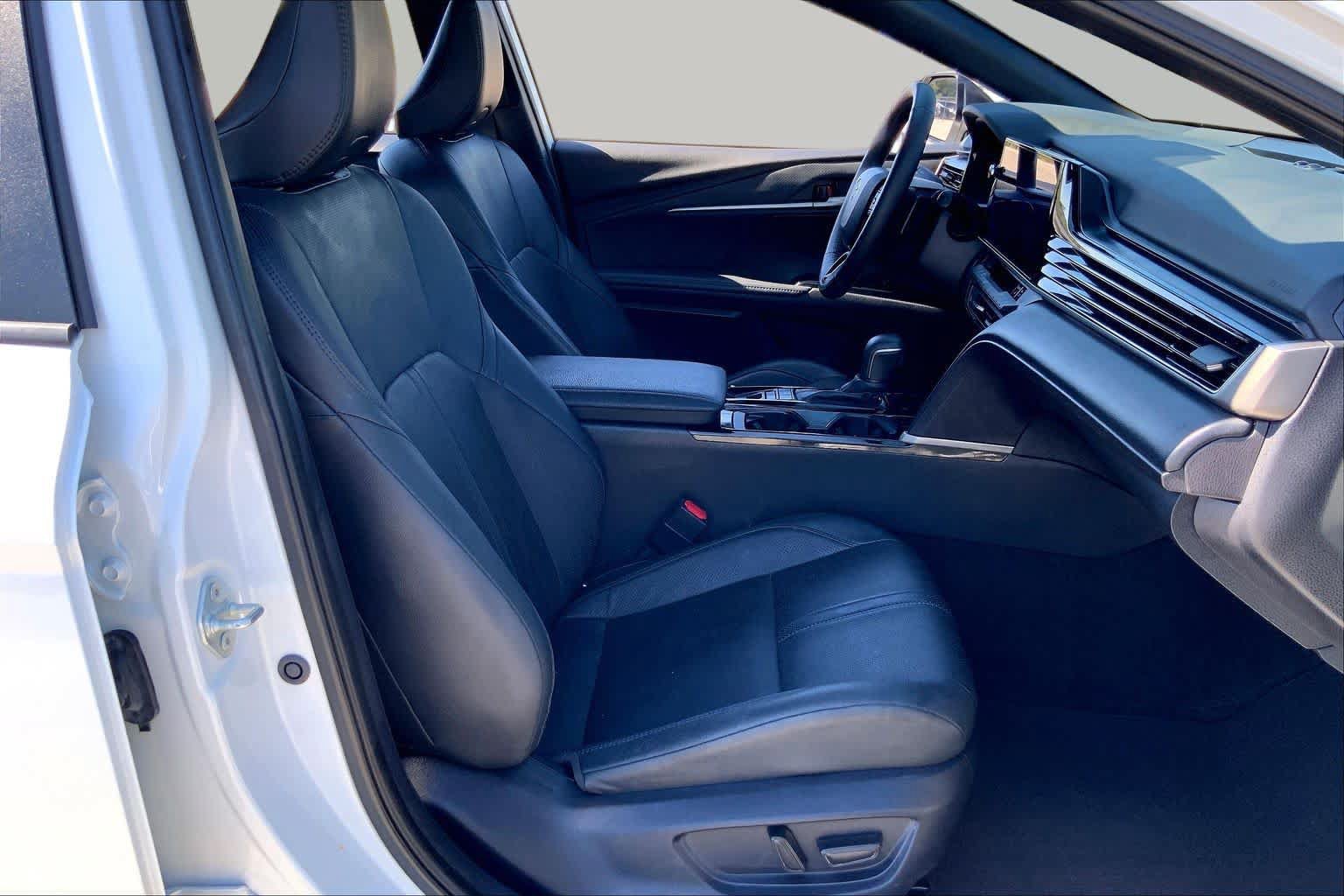 Used 2025 Toyota Camry XSE FWD image 9