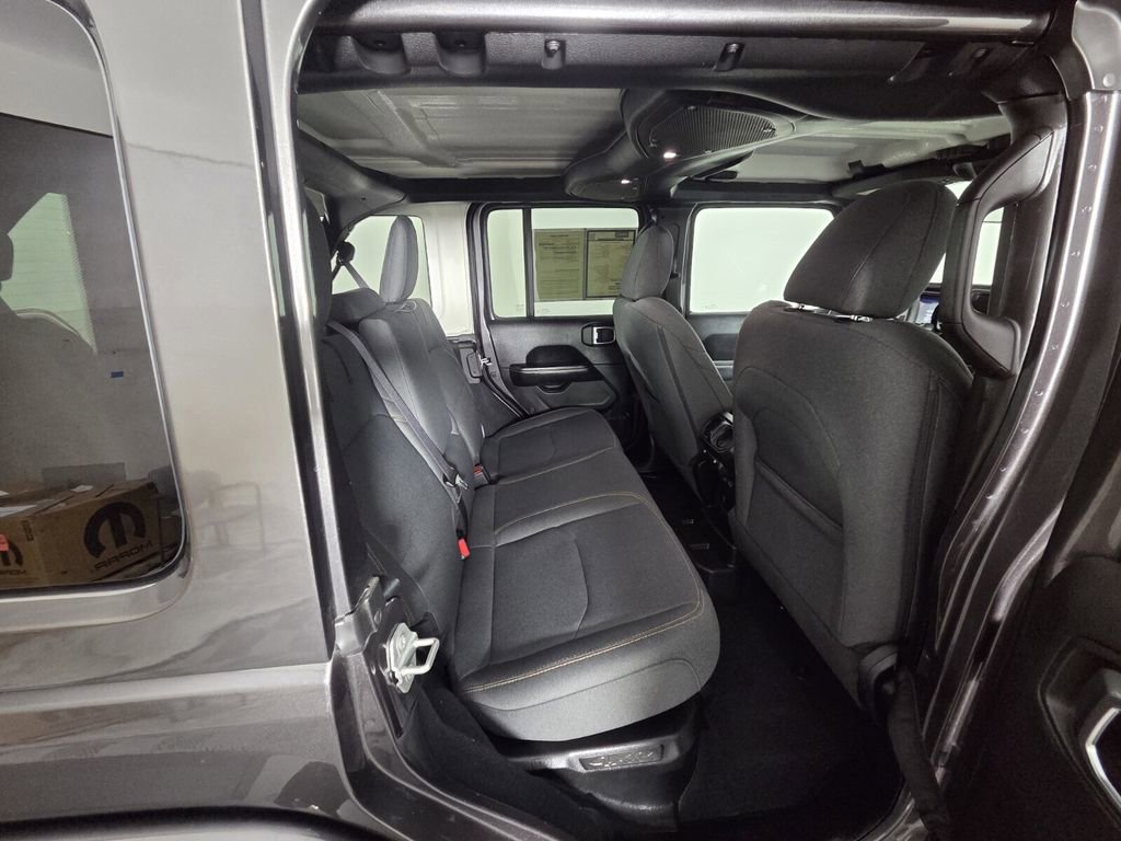 Certified 2025 Jeep Wrangler Sahara w/ Safety Group image 31