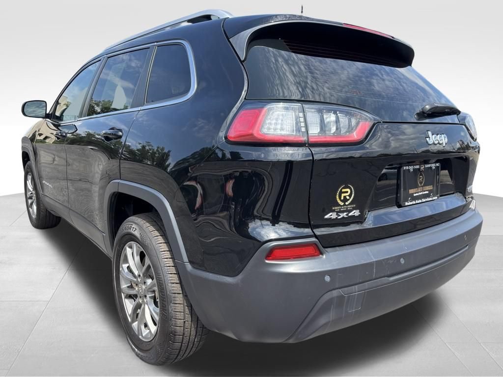 Used 2019 Jeep Cherokee Latitude Plus w/ Cold Weather Group AWD/4WD image 3