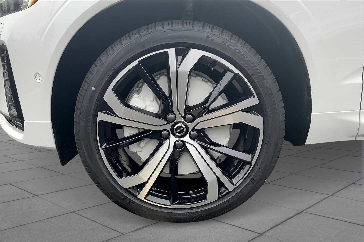 New 2025 Volvo XC60 T8 Ultra w/ Protection Package Premier image 16