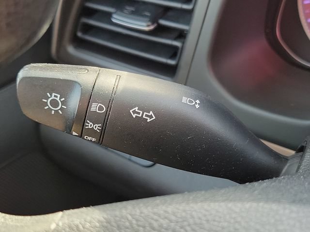 Used 2019 Hyundai Elantra SE w/ Cargo Package FWD image 13