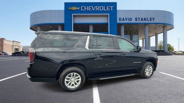 Used 2025 Chevrolet Suburban LT AWD/4WD image 8