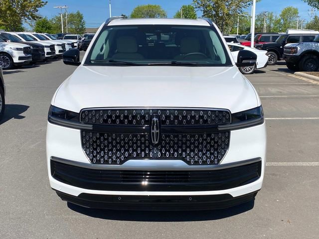 New 2026 Lincoln Navigator Reserve AWD/4WD image 2