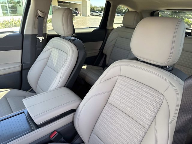 New 2025 Lincoln Nautilus Reserve w/ Jet Appearance Package image 13