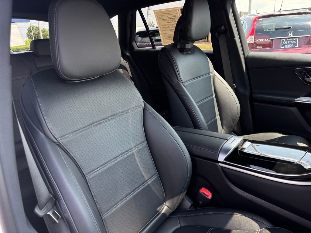 Used 2025 Mercedes-Benz GLC 300 4MATIC image 10