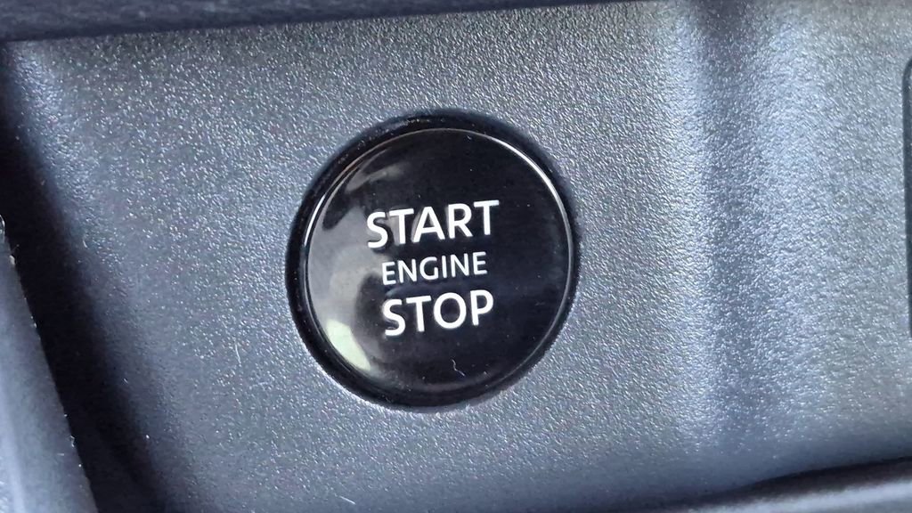 Used 2024 Nissan Rogue SV image 28