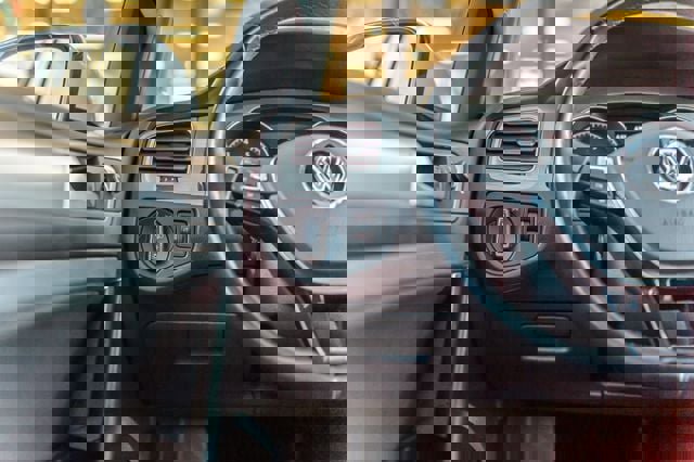 Used 2016 Volkswagen Golf S image 23