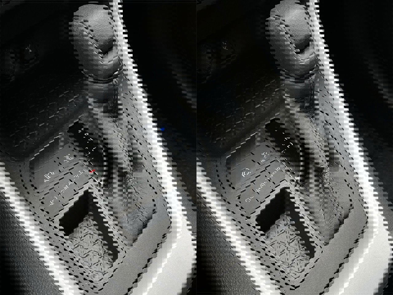 Used 2022 Toyota RAV4 XLE image 17