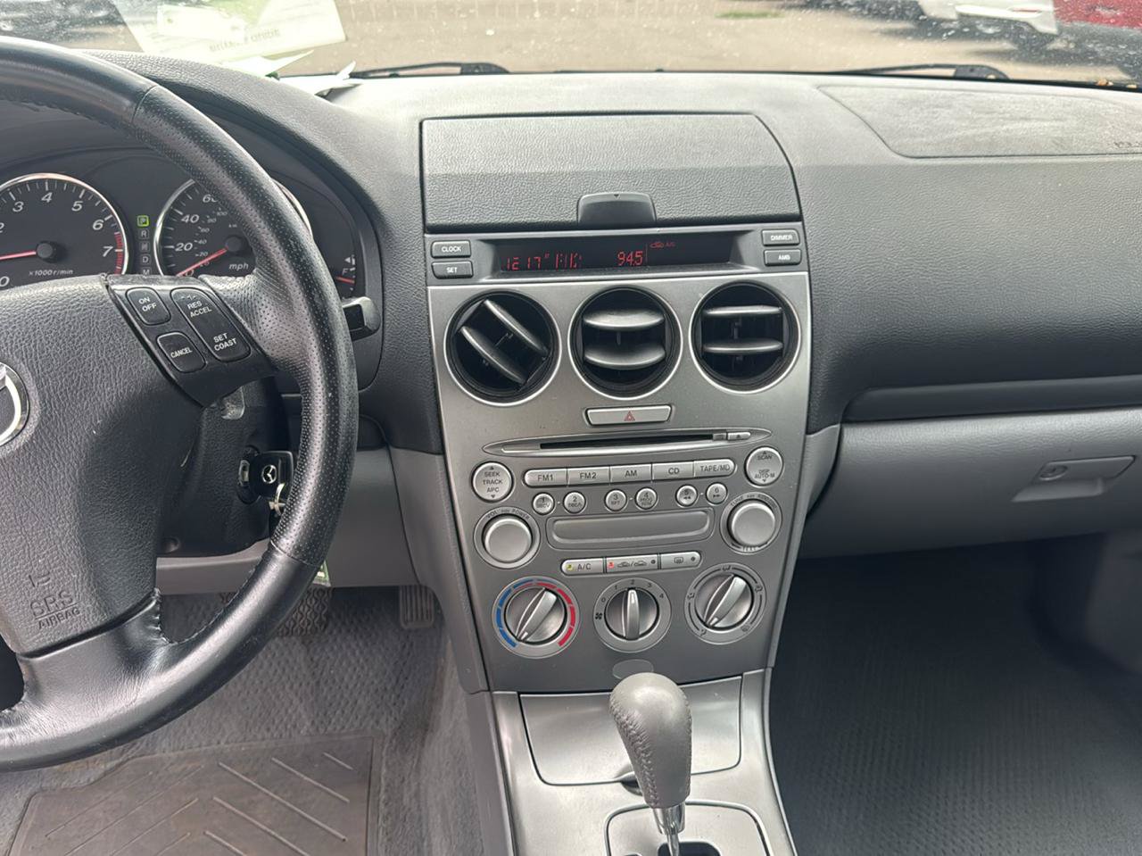 Used 2004 MAZDA MAZDA6 i FWD image 10