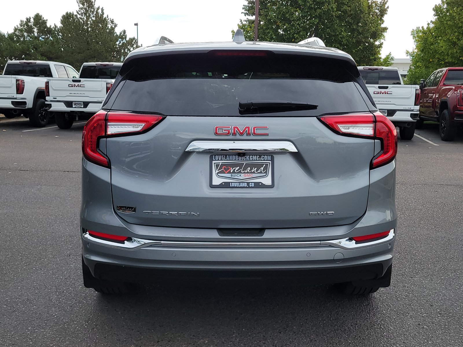 Used 2024 GMC Terrain Denali w/ Denali Premium Package AWD/4WD image 4