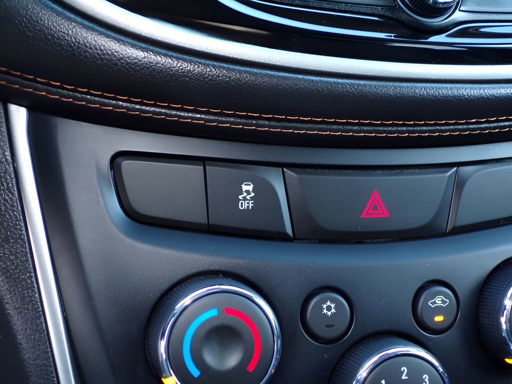 Used 2019 Chevrolet Trax LT w/ LT Convenience Package image 21