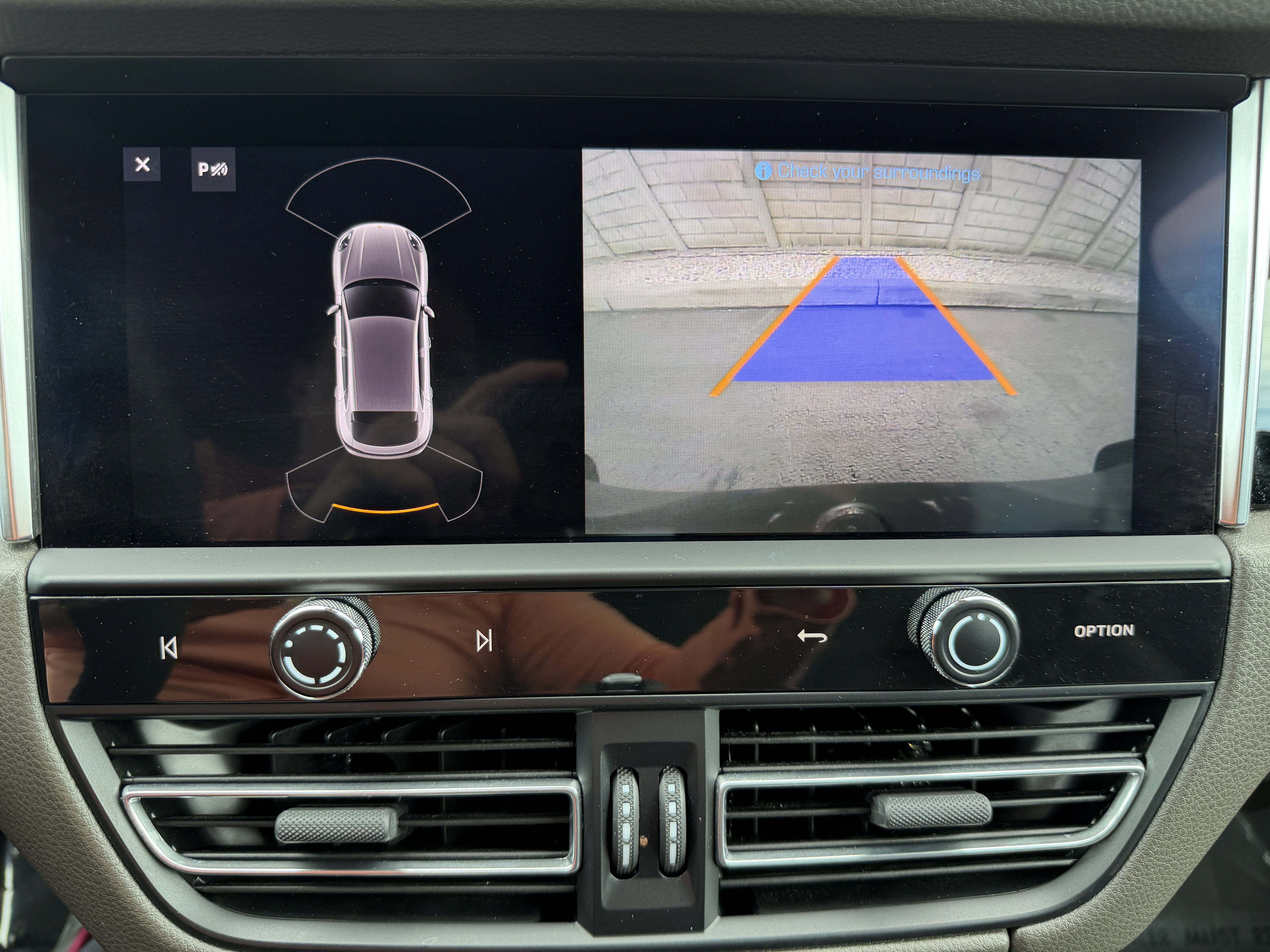 Certified 2022 Porsche Macan image 30