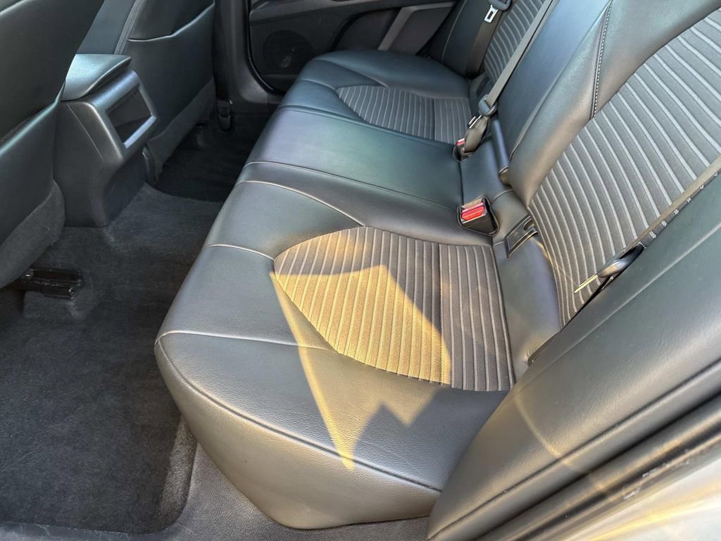 Used 2022 Toyota Camry SE image 17
