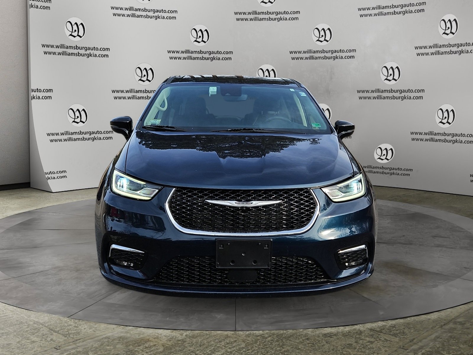 Used 2024 Chrysler Pacifica Select image 8