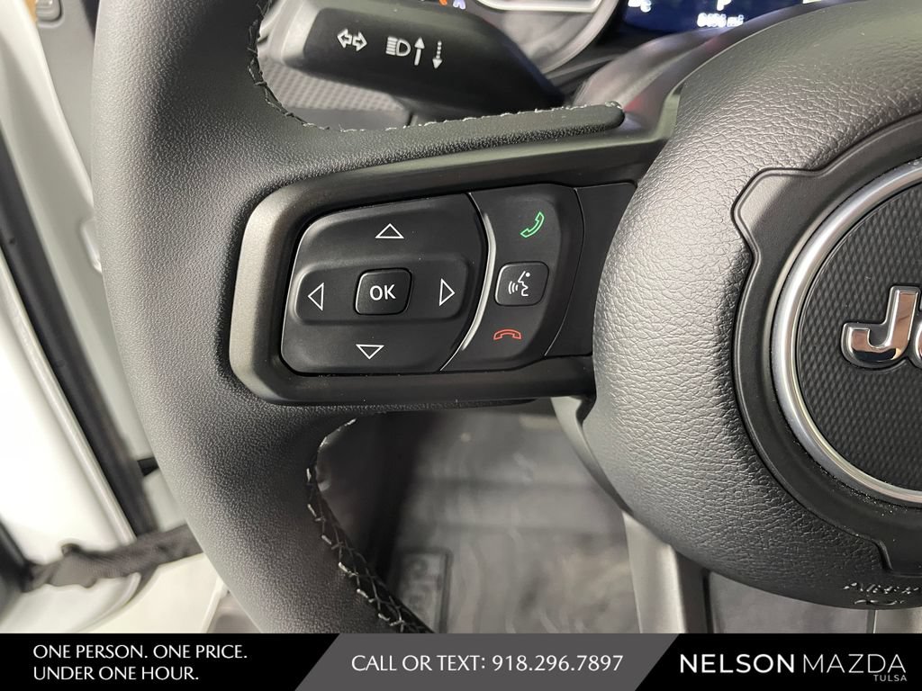 Used 2025 Jeep Gladiator Rubicon AWD/4WD image 21