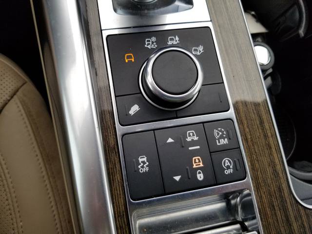 Used 2017 Land Rover Range Rover Sport HSE image 18