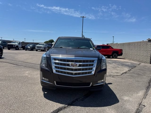 Used 2017 Cadillac Escalade Luxury w/ LPO, Radiant Package AWD/4WD image 2