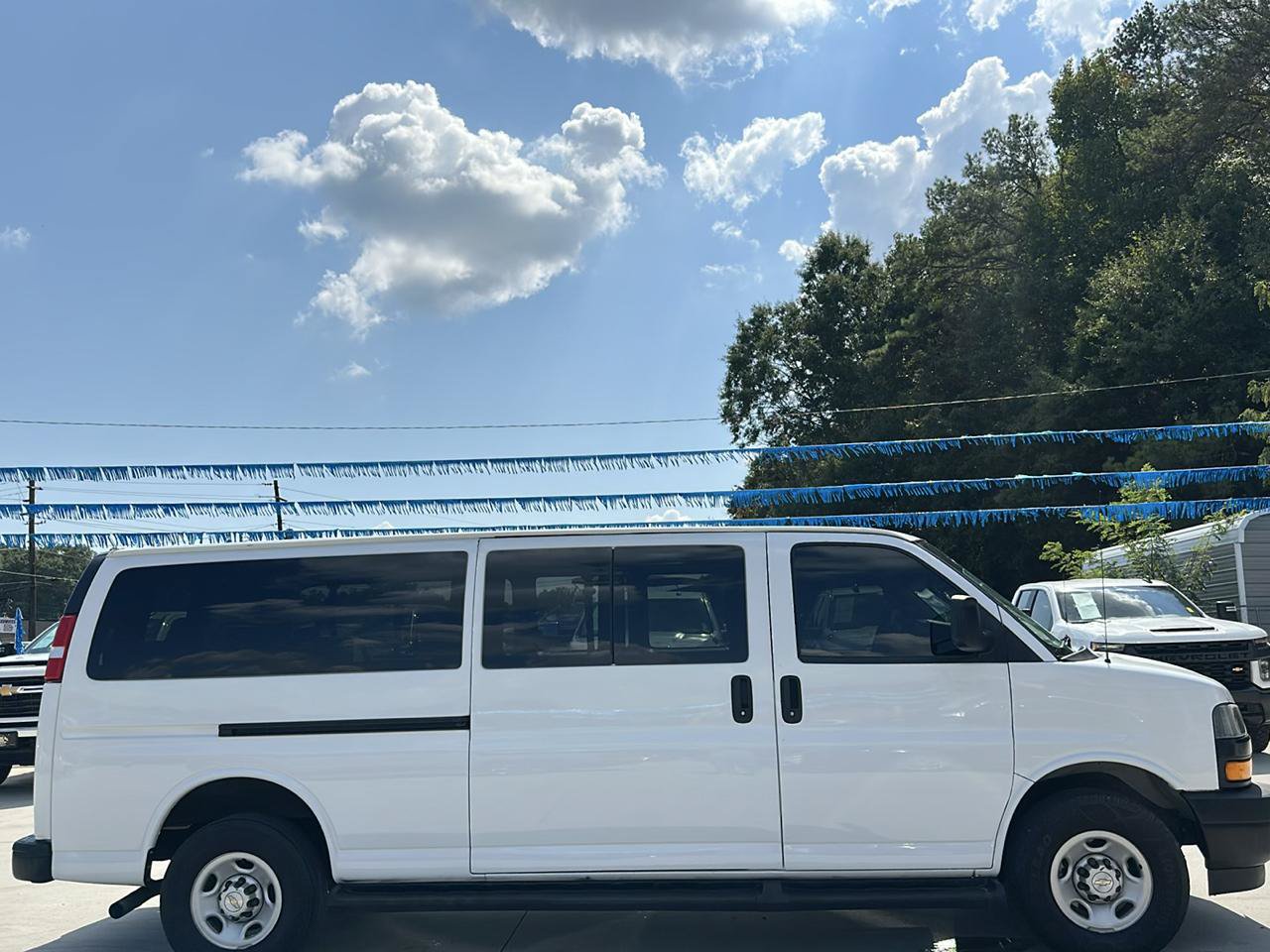 Used 2023 Chevrolet Express 3500 LS RWD image 2