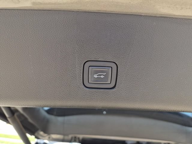 Used 2018 Chevrolet Traverse Premier w/ Driver Confidence II Package FWD image 12