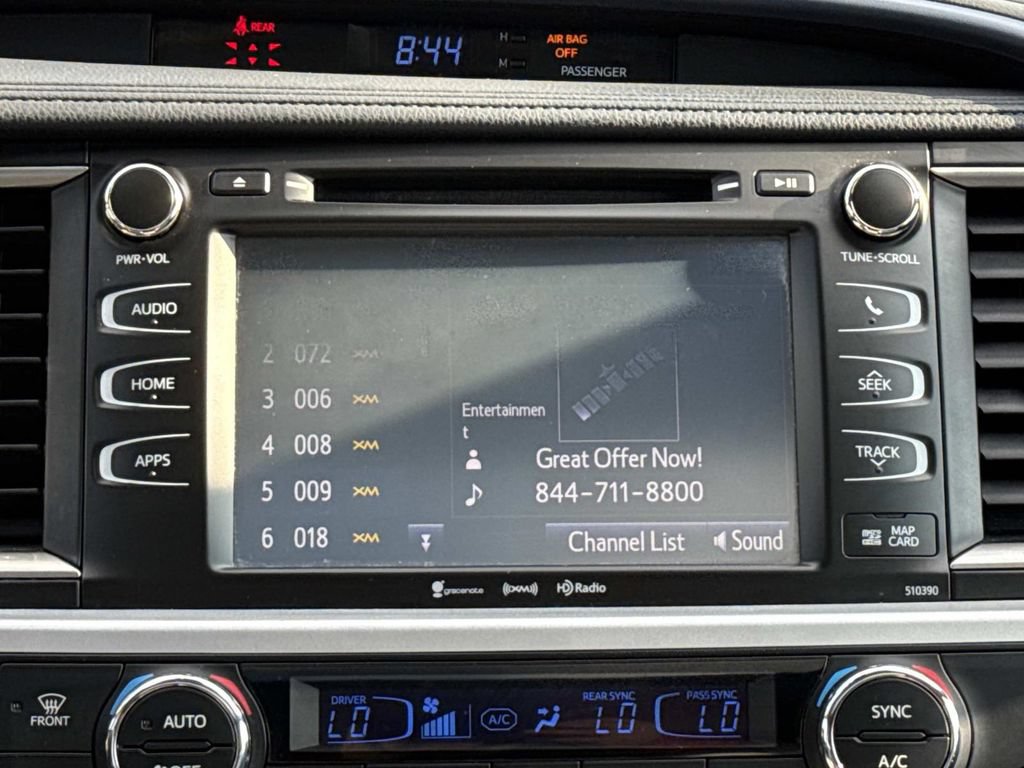 Used 2019 Toyota Highlander XLE AWD/4WD image 14