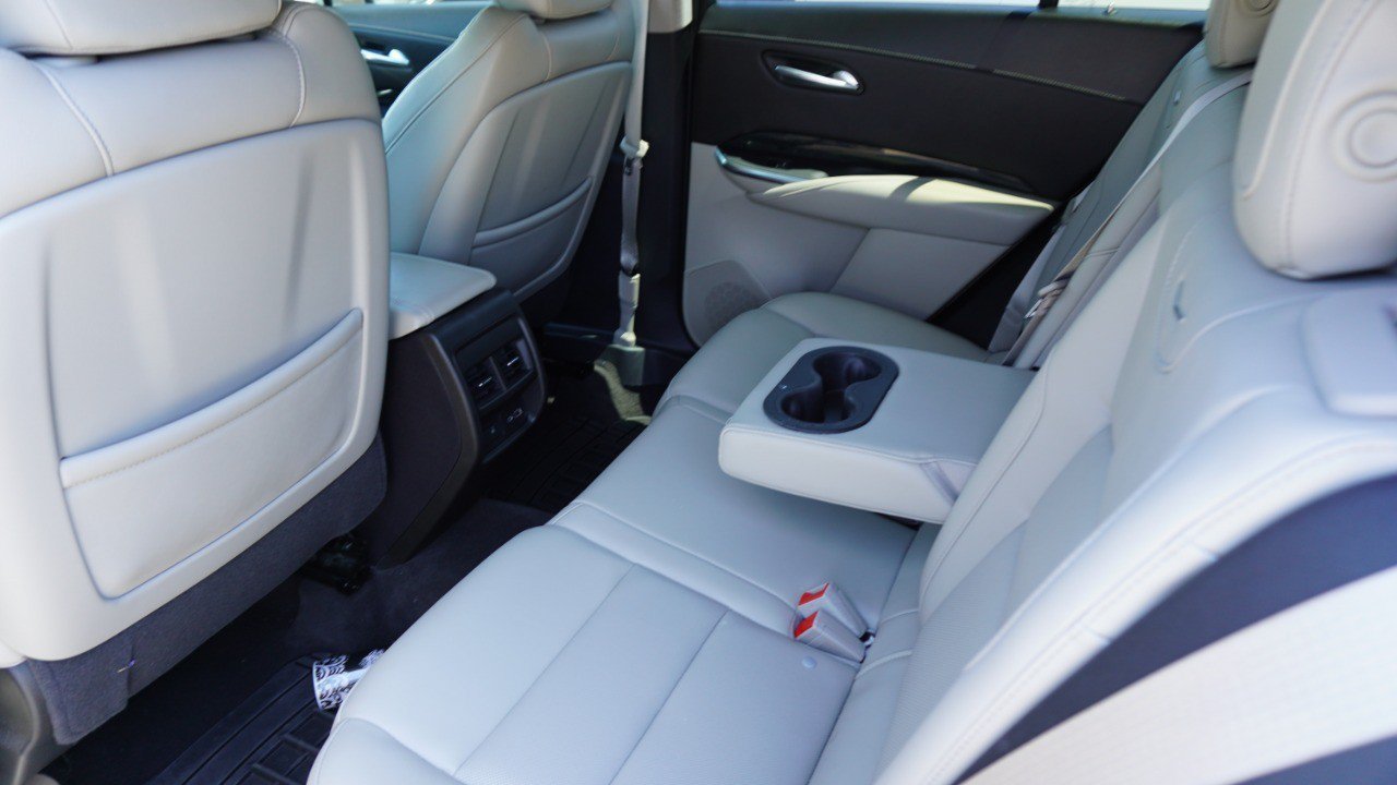 Used 2022 Cadillac XT4 Premium Luxury w/ Enhanced Visibility Package FWD image 12