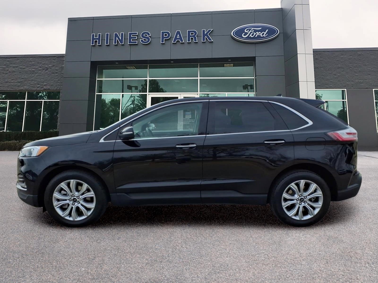 Used 2024 Ford Edge Titanium image 4
