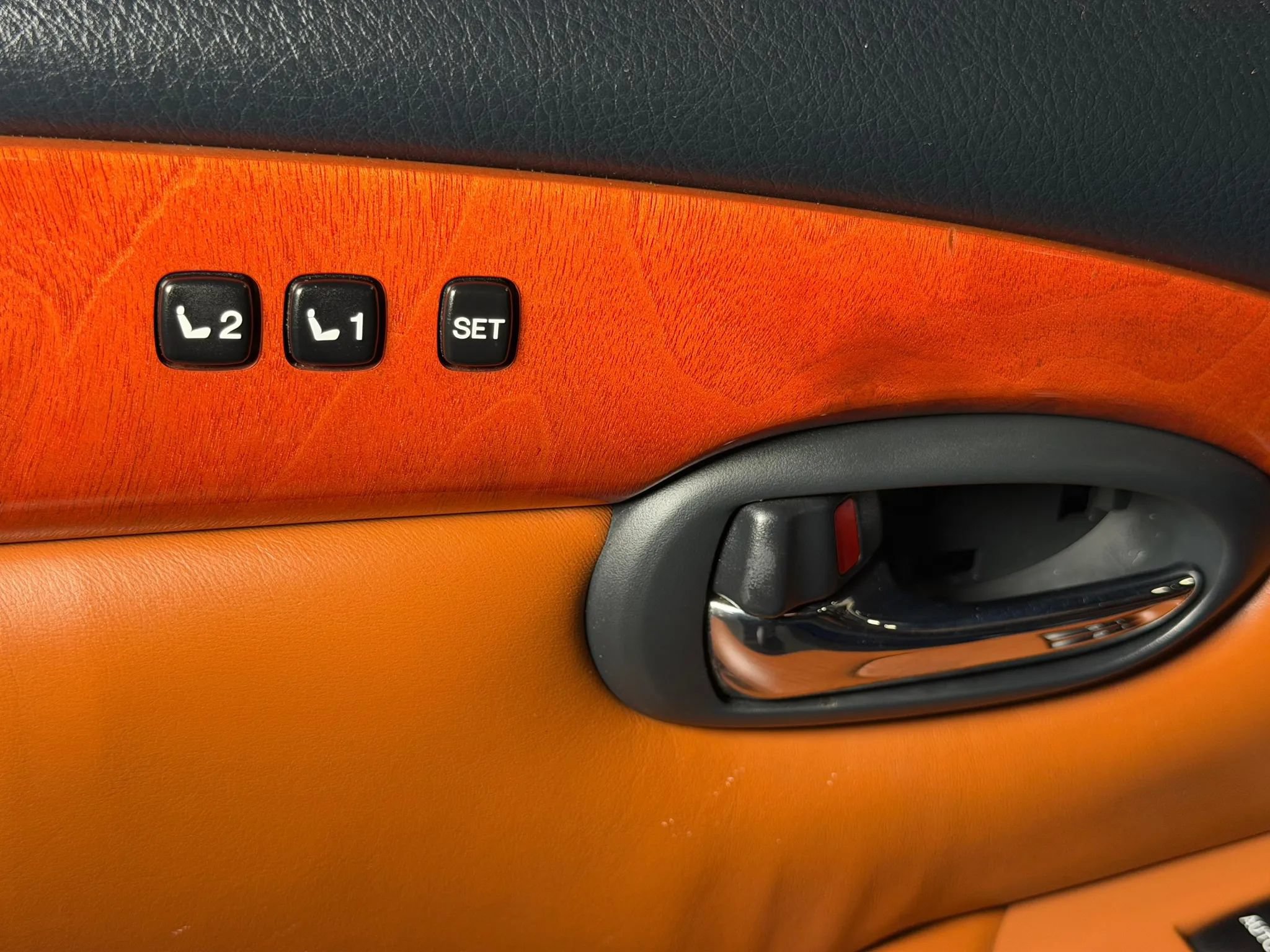 Used 2004 Lexus SC 430 Convertible RWD image 28