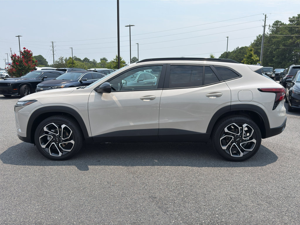 Used 2026 Chevrolet Trax RS w/ Sunroof Package FWD image 4