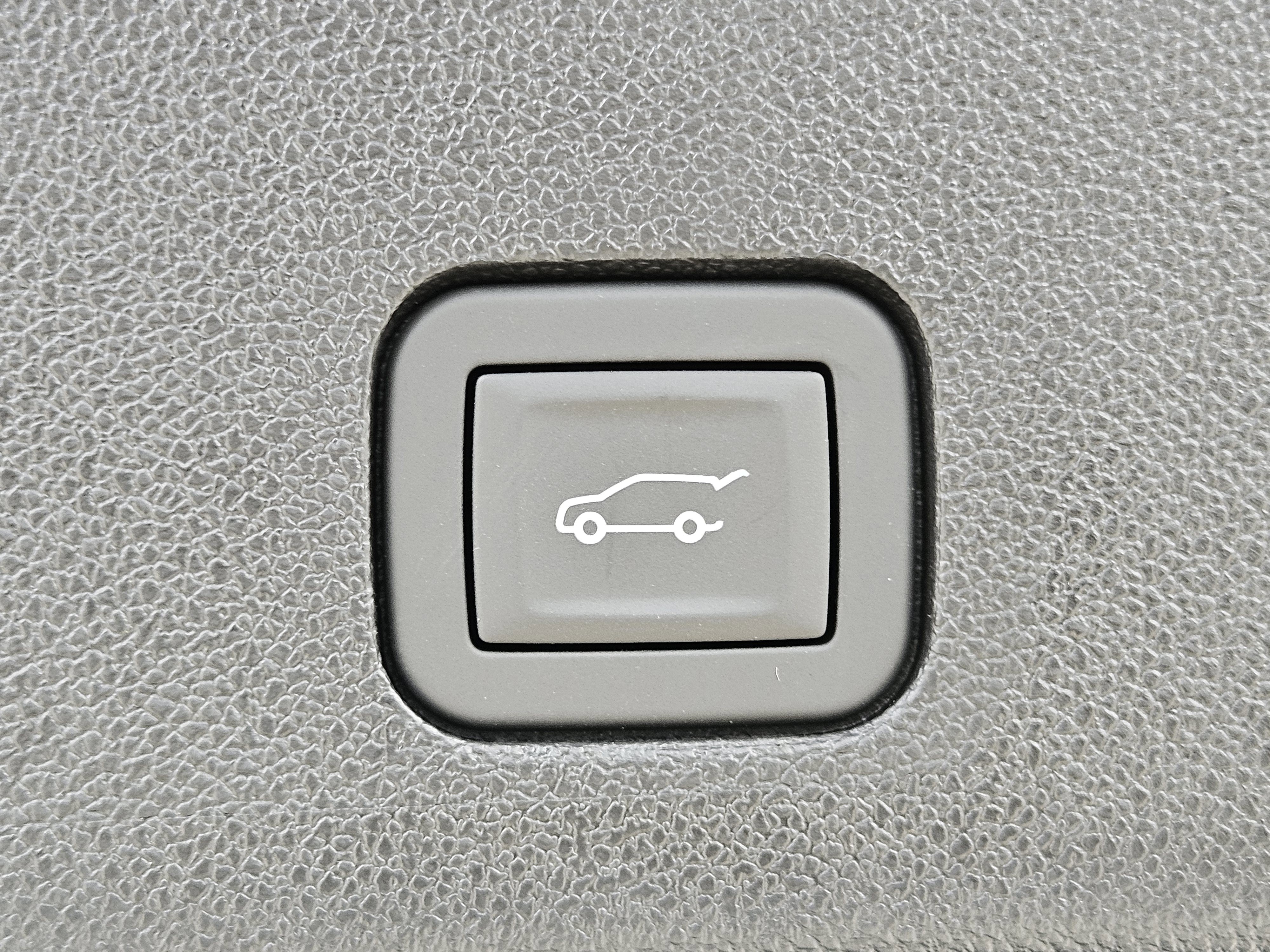 New 2025 Cadillac XT6 Premium Luxury w/ Technology Package FWD image 13