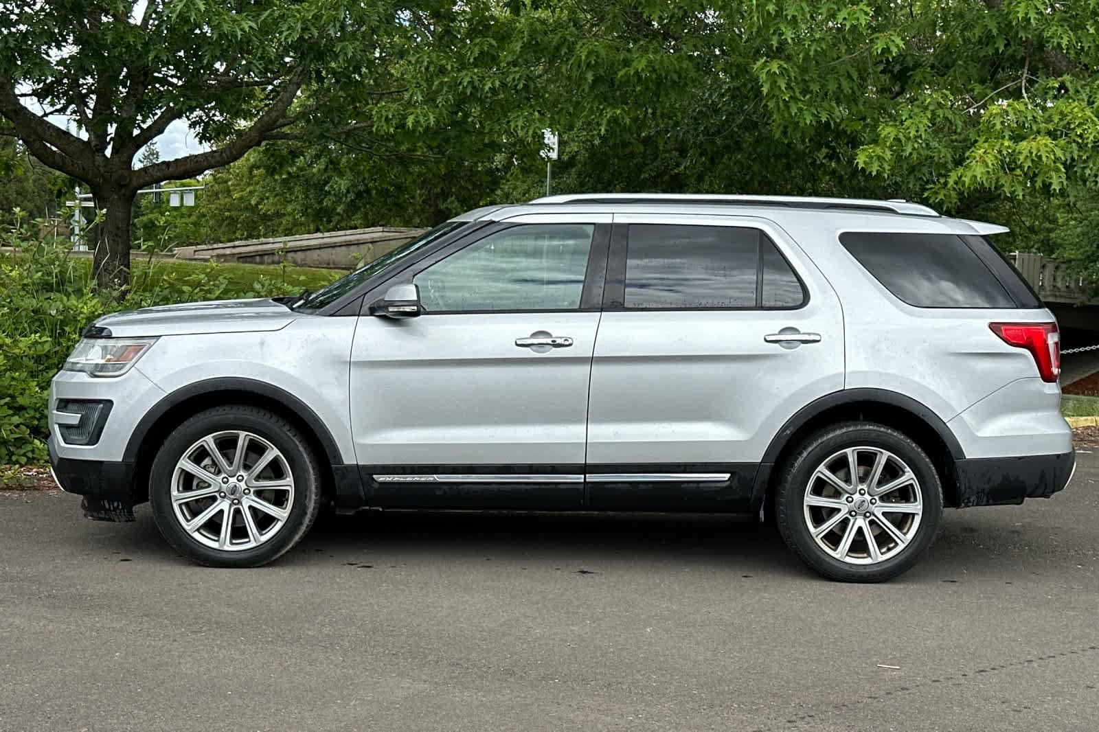 Used 2016 Ford Explorer Limited AWD/4WD image 5