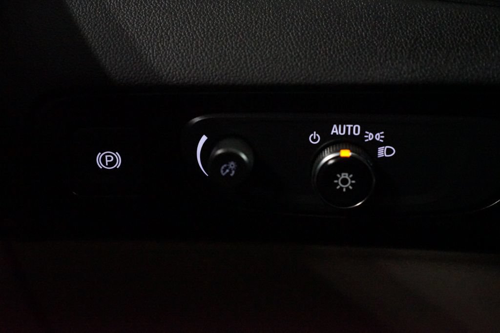 Used 2020 Buick Enclave Essence FWD image 23