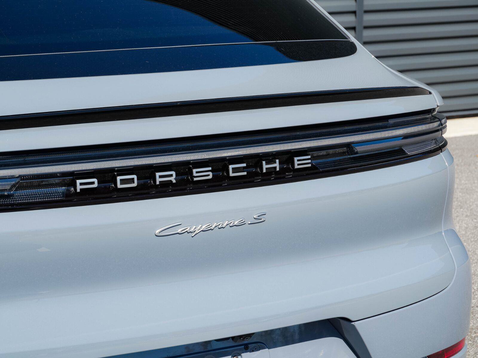 Used 2025 Porsche Cayenne S AWD/4WD image 38