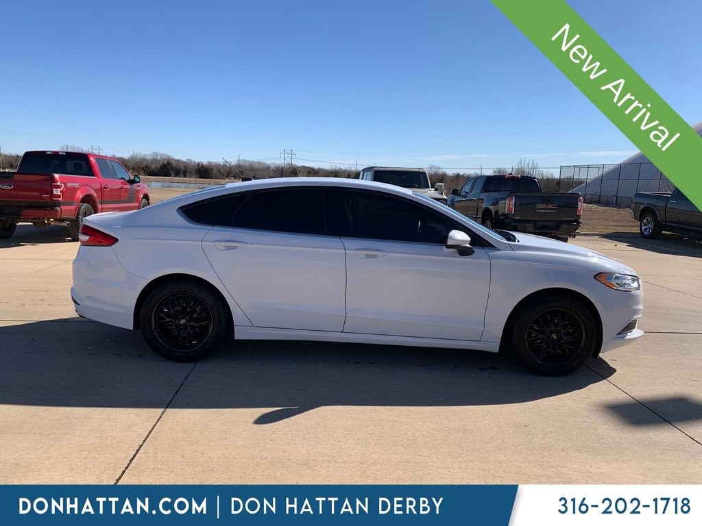 Used 2017 Ford Fusion SE image 4