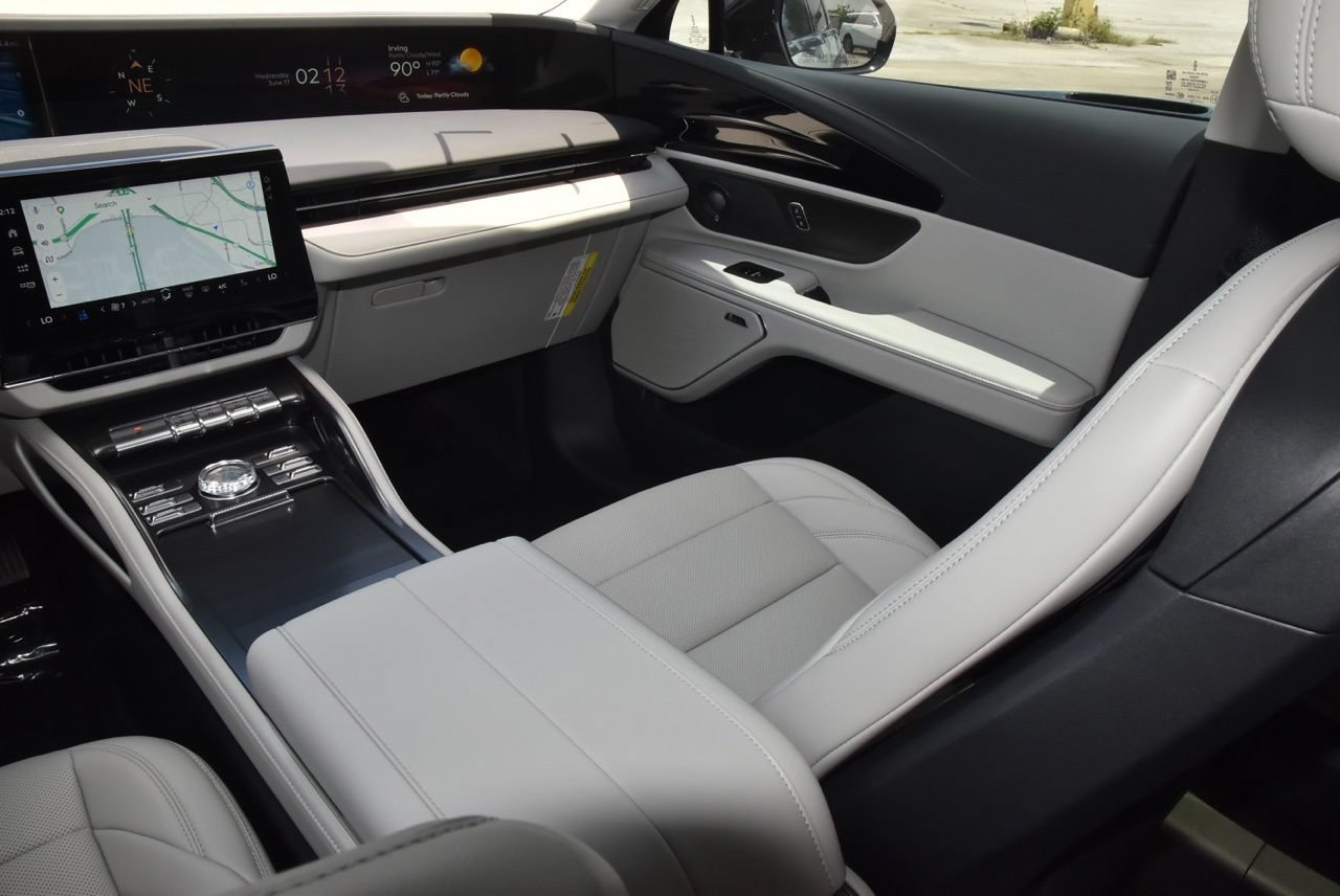 New 2026 Lincoln Nautilus Premier w/ Equipment Group 102A AWD/4WD image 17