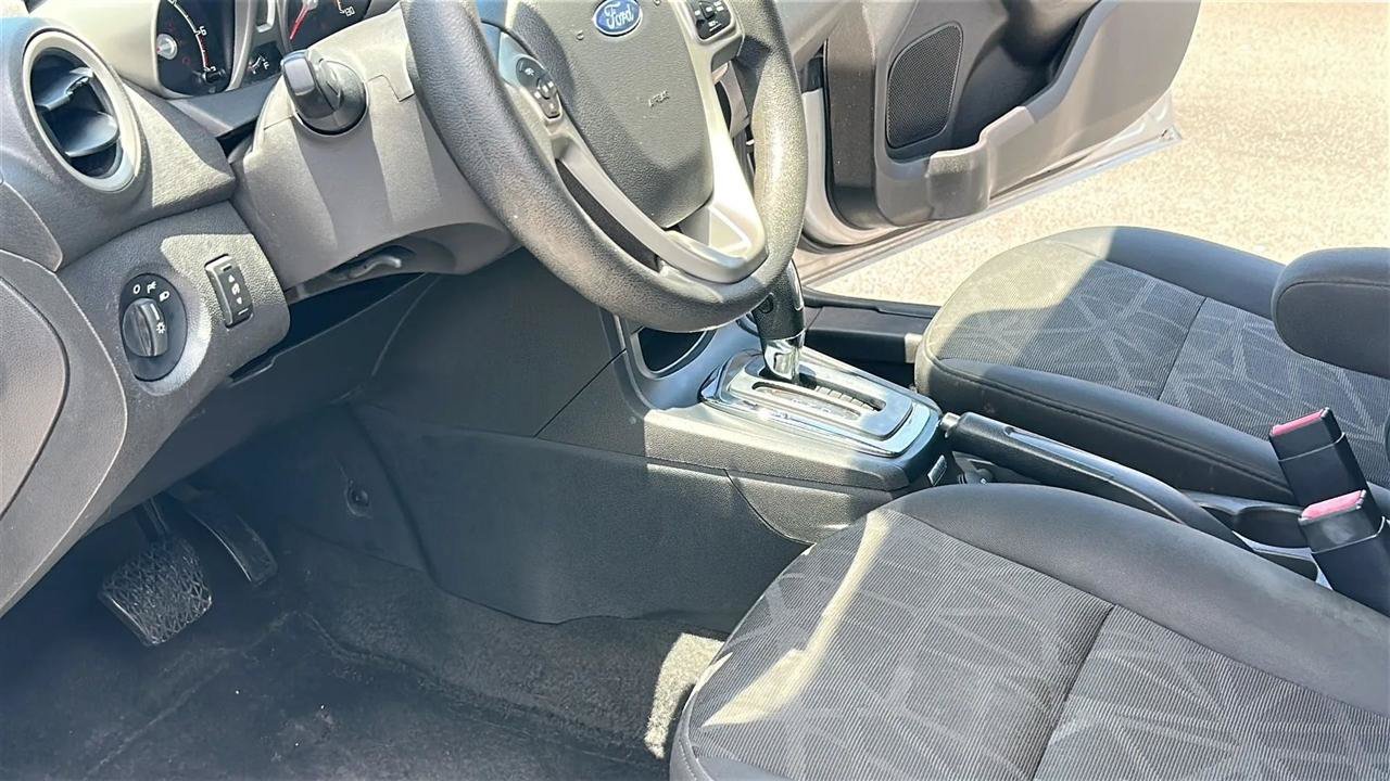 Used 2012 Ford Fiesta SE FWD image 22