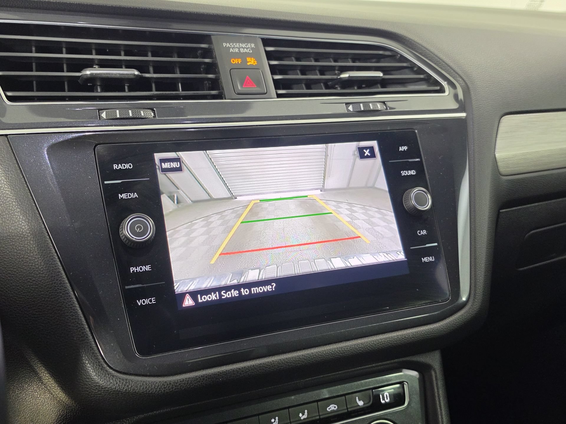Used 2020 Volkswagen Tiguan SE R-Line FWD image 17