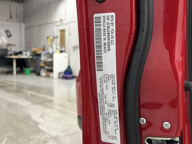 Used 2024 Jeep Compass Latitude image 32