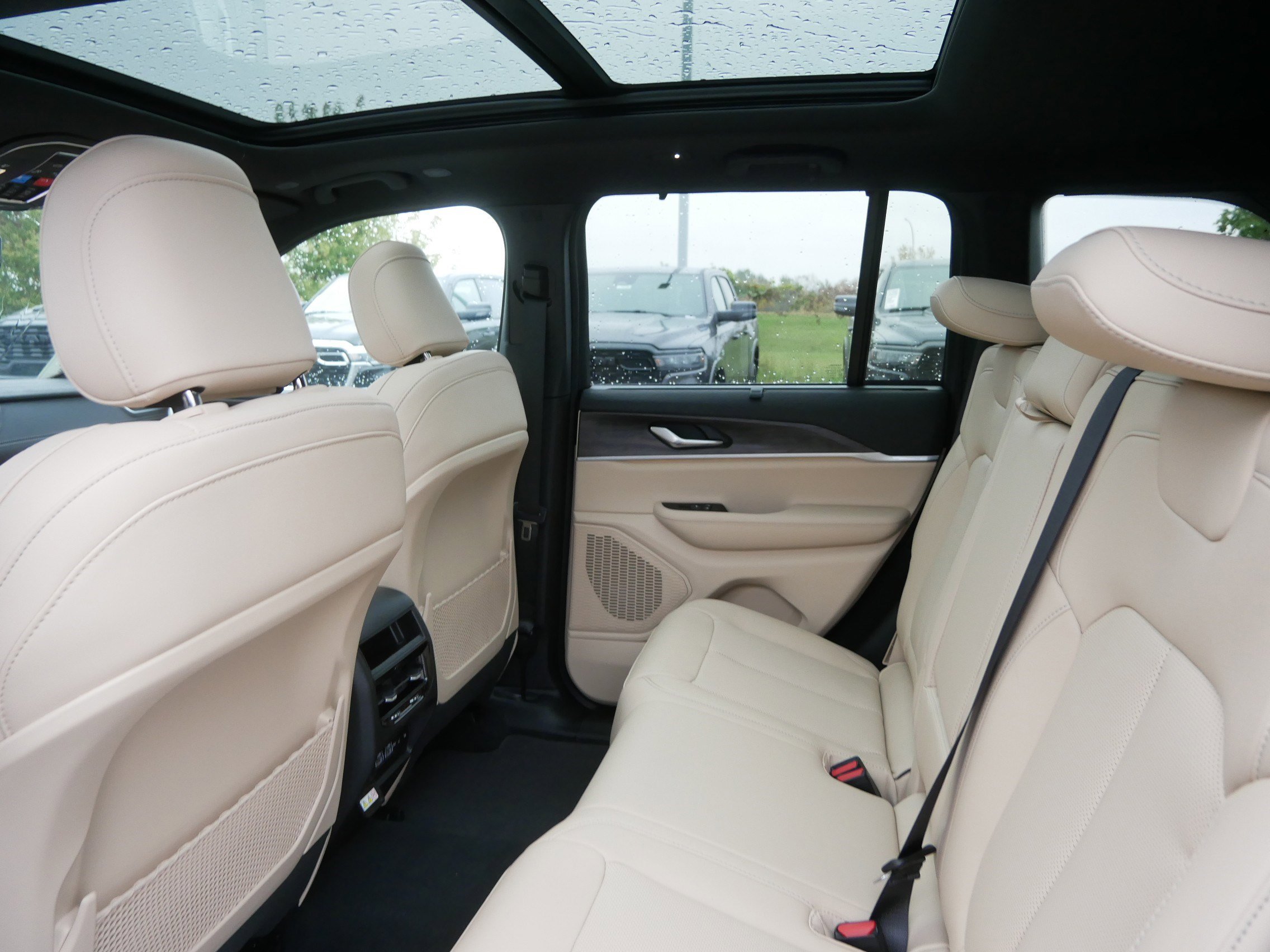 New 2025 Jeep Grand Cherokee Limited w/ Luxury Tech Group II image 6