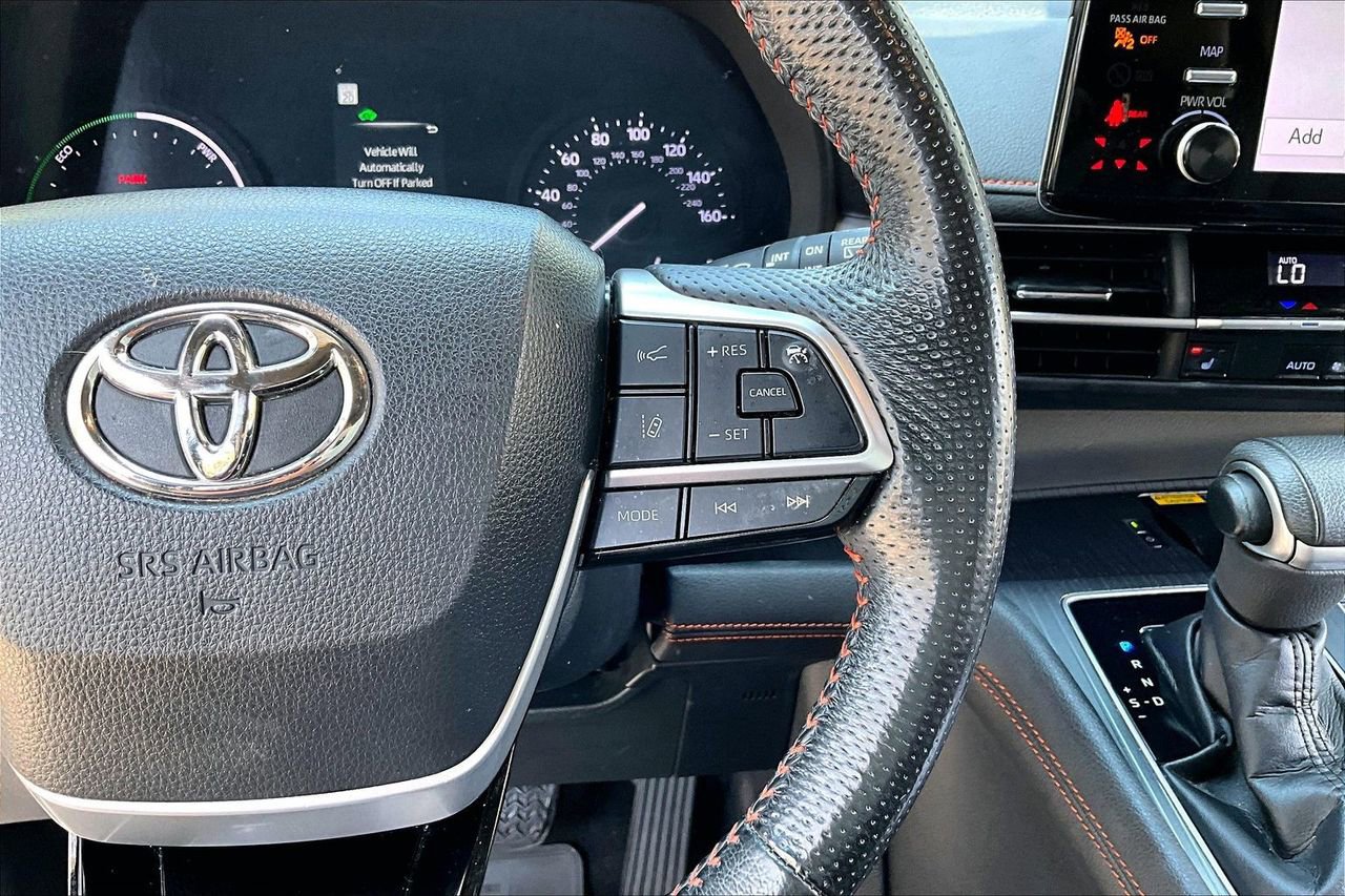 Used 2022 Toyota Sienna XSE w/ XSE Plus Package image 11