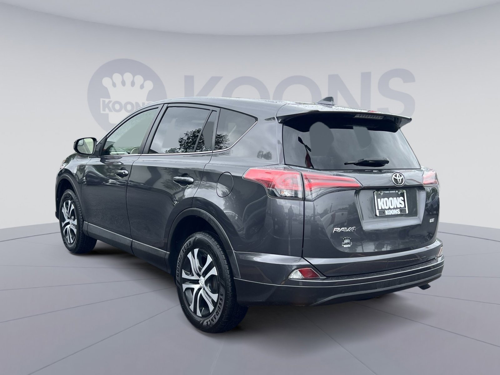 Used 2018 Toyota RAV4 LE w/ Carpet Mat Package FWD image 8